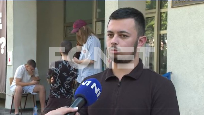 Studenti izbačeni iz zgrade